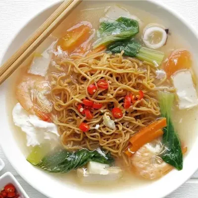 A33. Yee Mee Cantonese - Village Grill Menu