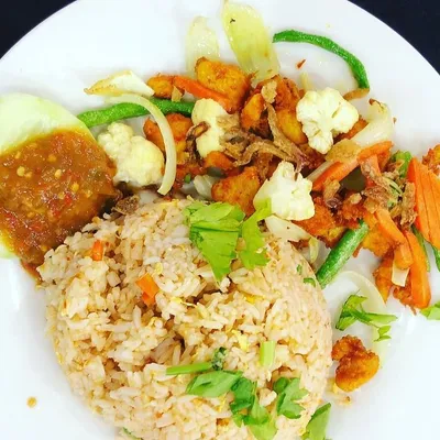 nasi goreng ayam goreng kunyit - Dayana Ala Thai Seafood Menu