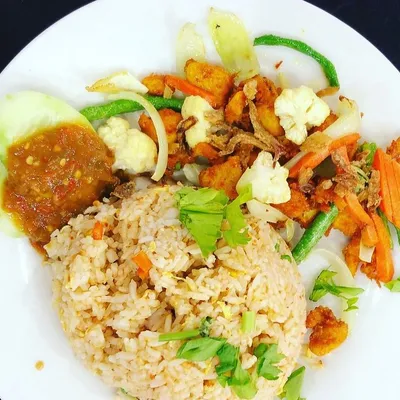nasi goreng daging goreng kunyit - Dayana Ala Thai Seafood Menu