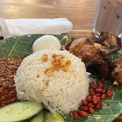 Nasi Lemak Ayam + Sirap Ais - Restoran Tiga Ros Menu