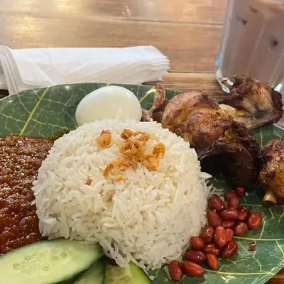 Nasi Lemak Ayam + Teh O Ais - Restoran Tiga Ros Menu