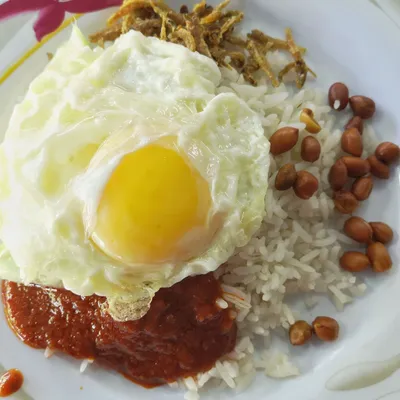 Nasi Lemak Telur Dadar - Restoran Tiga Ros Menu