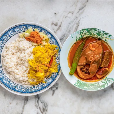 Nasi Putih + Ikan Kari - Restoran Majeedia Menu