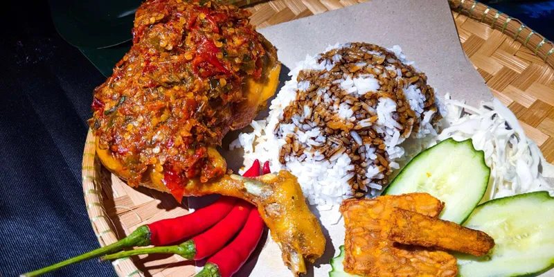 Ayam Gepuk Ganteng Menu